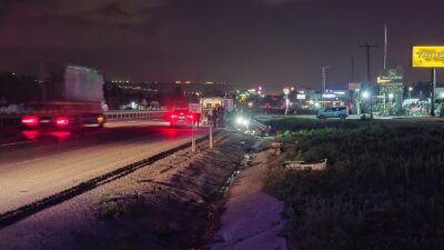 Ankara’nın Gölbaşı ilçesinde sürücüsünün kontrolünden çıkan otomobilin takla atarak su