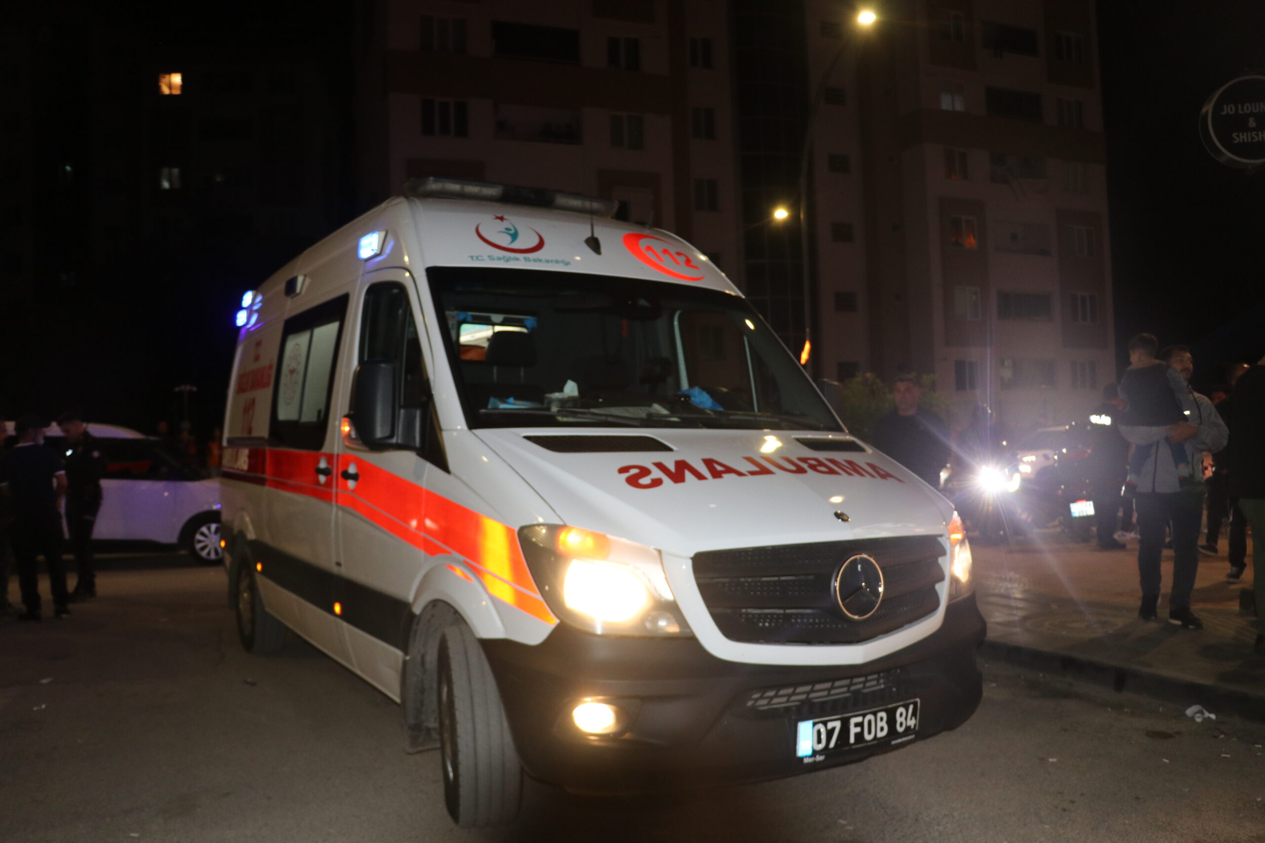 ANTALYA – Galatasaray’ın derbi galibiyeti Antalya’da binlerce taraftarı sokağa dökerken,