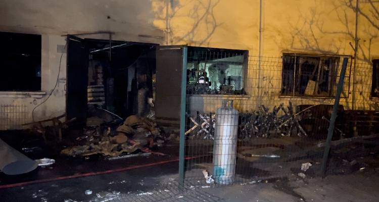 İstanbul Arnavutköy’de iki katlı bir metal fabrikasında sanayi tipi tüpün