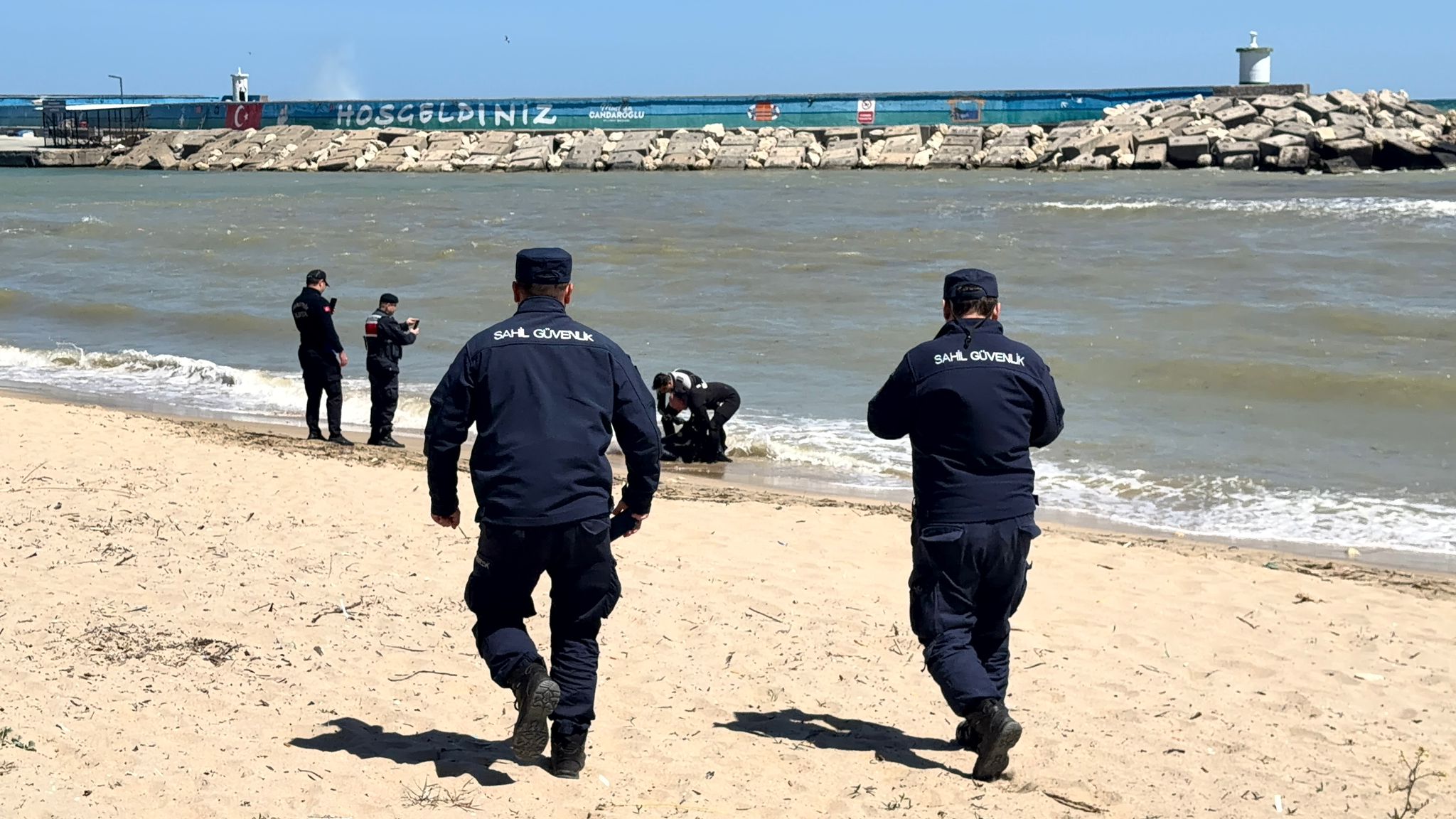 İSTANBUL – Arnavutköy ilçesindeki Karaburun Sahili’nde, sabah saatlerinde kıyıya vurmuş