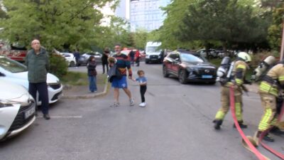 İSTANBUL’un Ataşehir ilçesinde 8 katlı bir binanın en üst katında