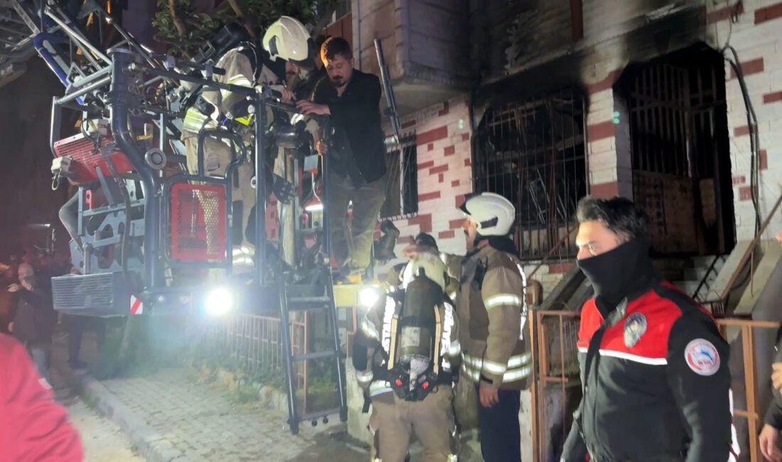 İstanbul Avcılar’da 4 katlı bir binanın giriş katında çıkan yangın