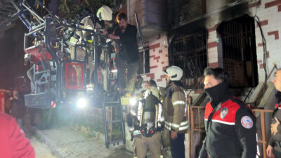 İstanbul Avcılar’da 4 katlı bir binanın giriş katında çıkan yangın