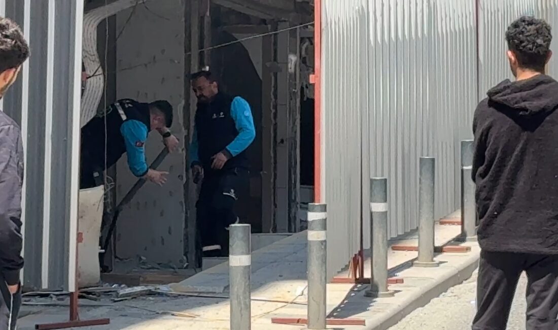 İstanbul Avcılar’da kentsel dönüşüm kapsamında boşaltılan bir binaya giren şahsın