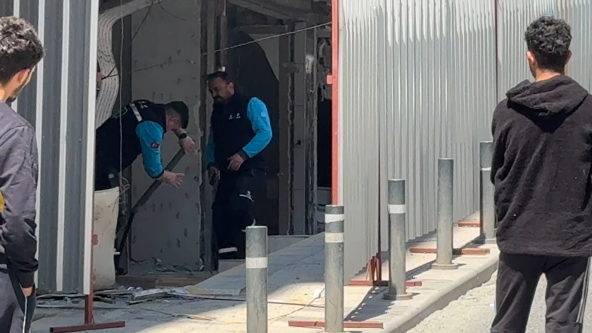 İstanbul Avcılar’da kentsel dönüşüm kapsamında boşaltılan bir binaya giren şahsın