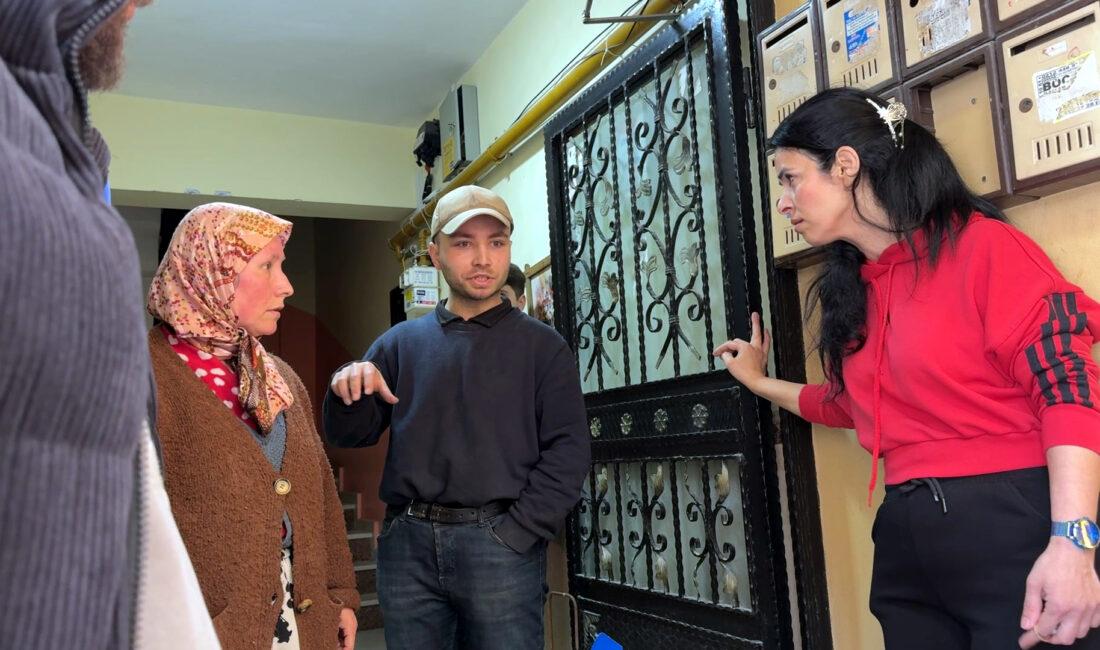 İstanbul Avcılar’da bir binadaki 4 ayrı dairenin çöp ile doldurulduğu