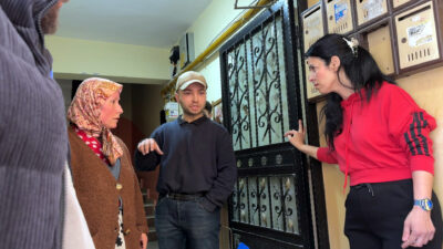 İstanbul Avcılar’da bir binadaki 4 ayrı dairenin çöp ile doldurulduğu