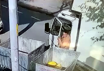 İstanbul Avcılar’da, yük indirmek için yol kenarına park edilen kamyonun