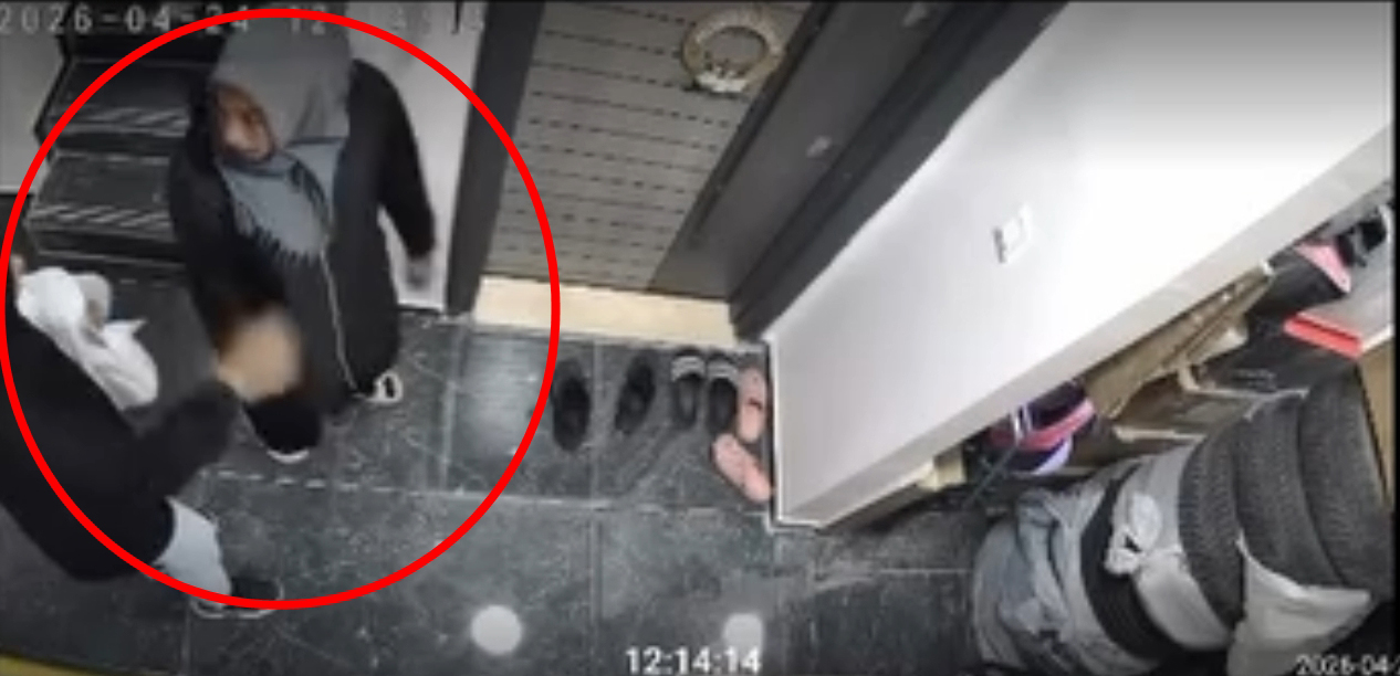 Siirt’te bir apartman dairesinin kapısına gelen üç kadından birinin, kapı