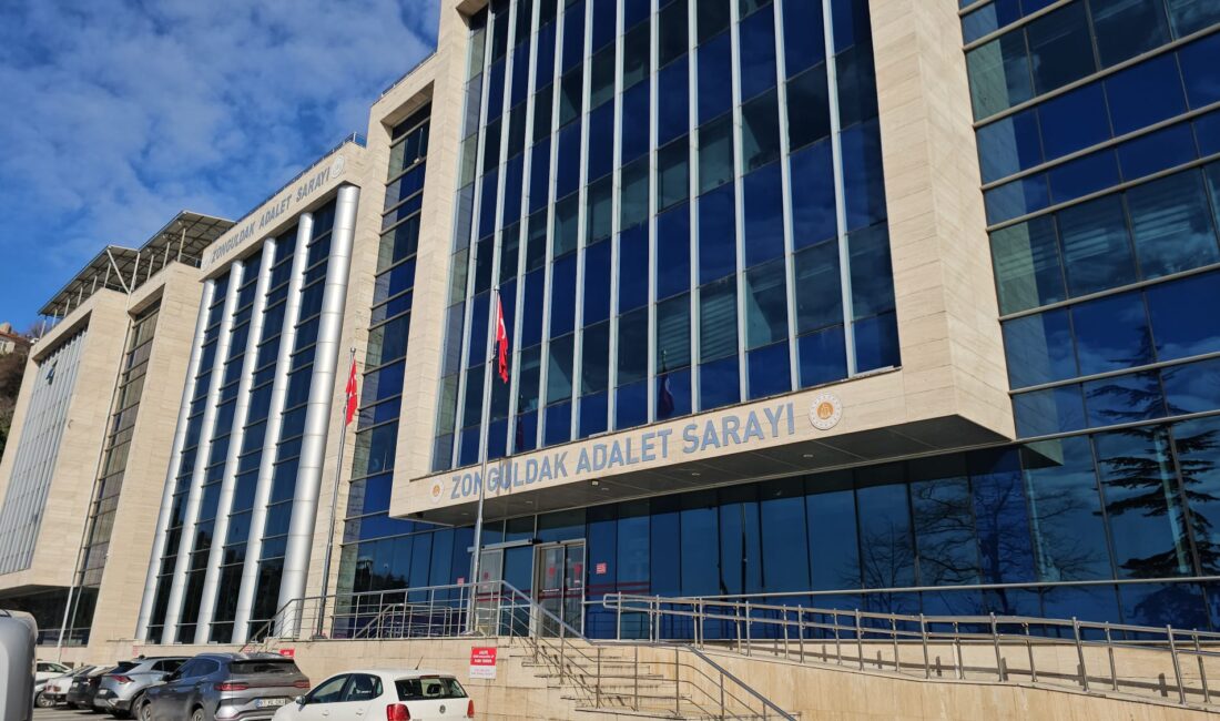 Zonguldak’ta, alt kat komşusunun banyo duvarını delerek ‘yılan kamera’ olarak