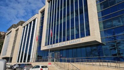 Zonguldak’ta, alt kat komşusunun banyo duvarını delerek ‘yılan kamera’ olarak