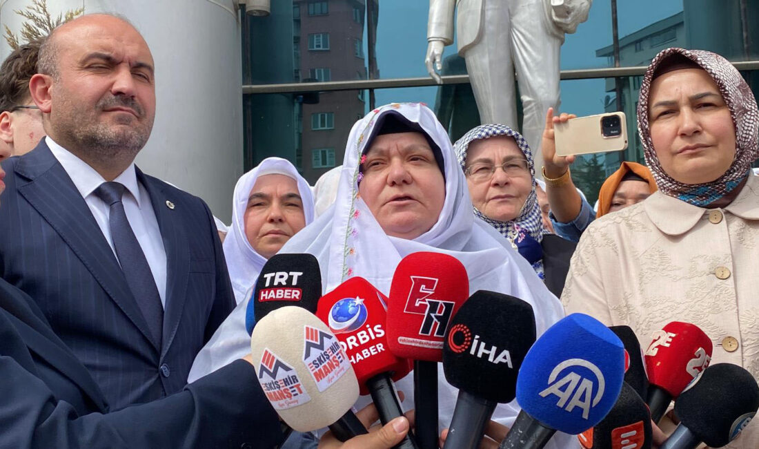 Eskişehir’in Mihalgazi Belediye Başkanı Zeynep Güneş Akgün’ü giydiği geleneksel kıyafetler