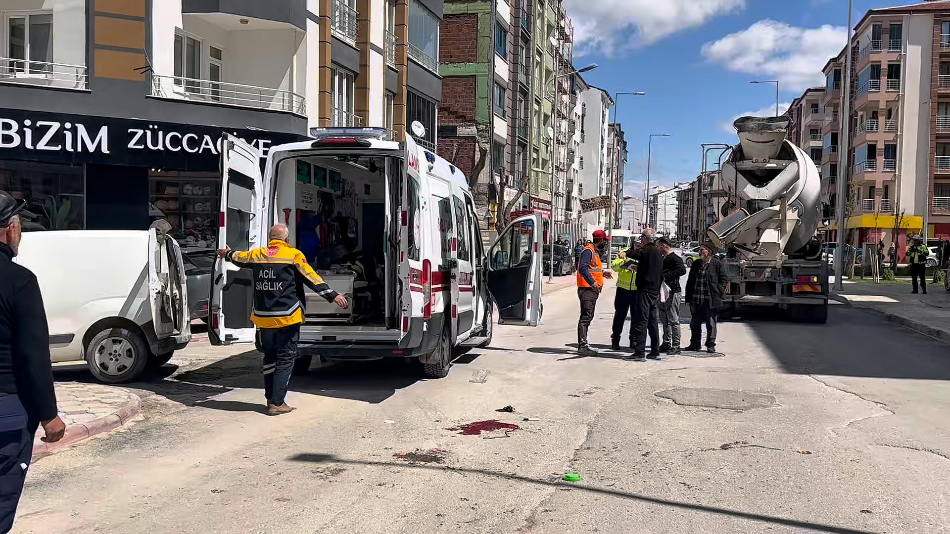 &nbsp; Malatya’nın Yeşilyurt ilçesinde yolun karşısına geçmeye çalışan Emine B.,
