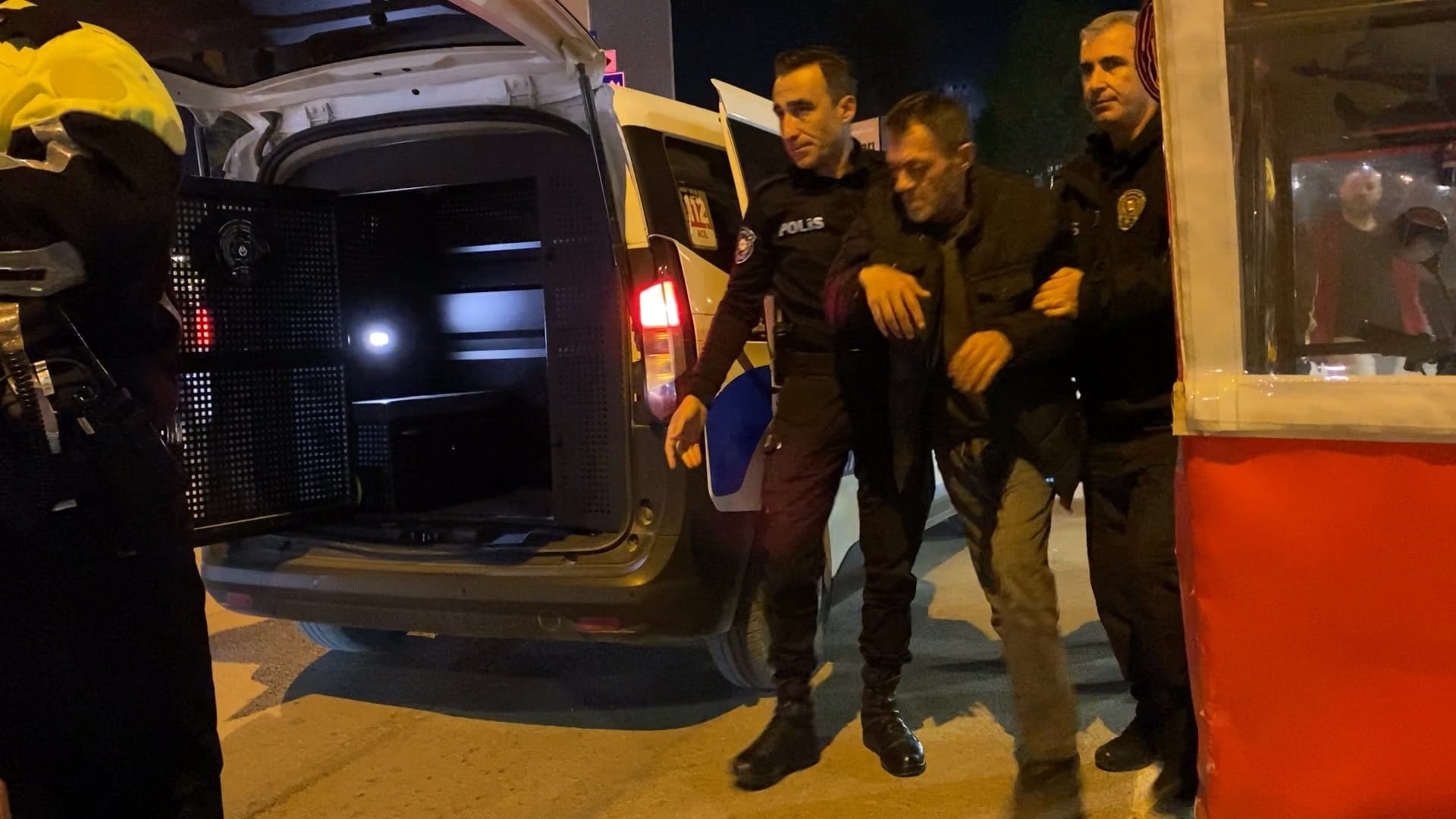 BURSA – Bursa’nın İnegöl ilçesinde, Galatasaray’ın derbi galibiyetini kutlamak için