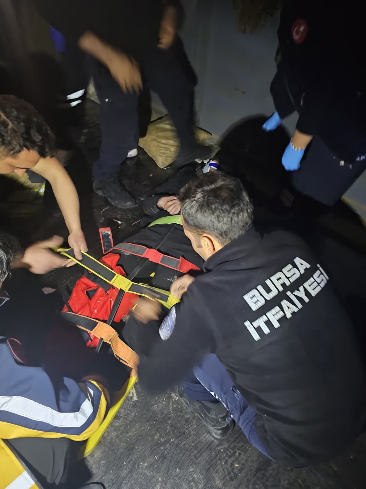 Bursa’nın İnegöl ilçesinde bir mobilya fabrikasında asansör boşluğuna düşen 17