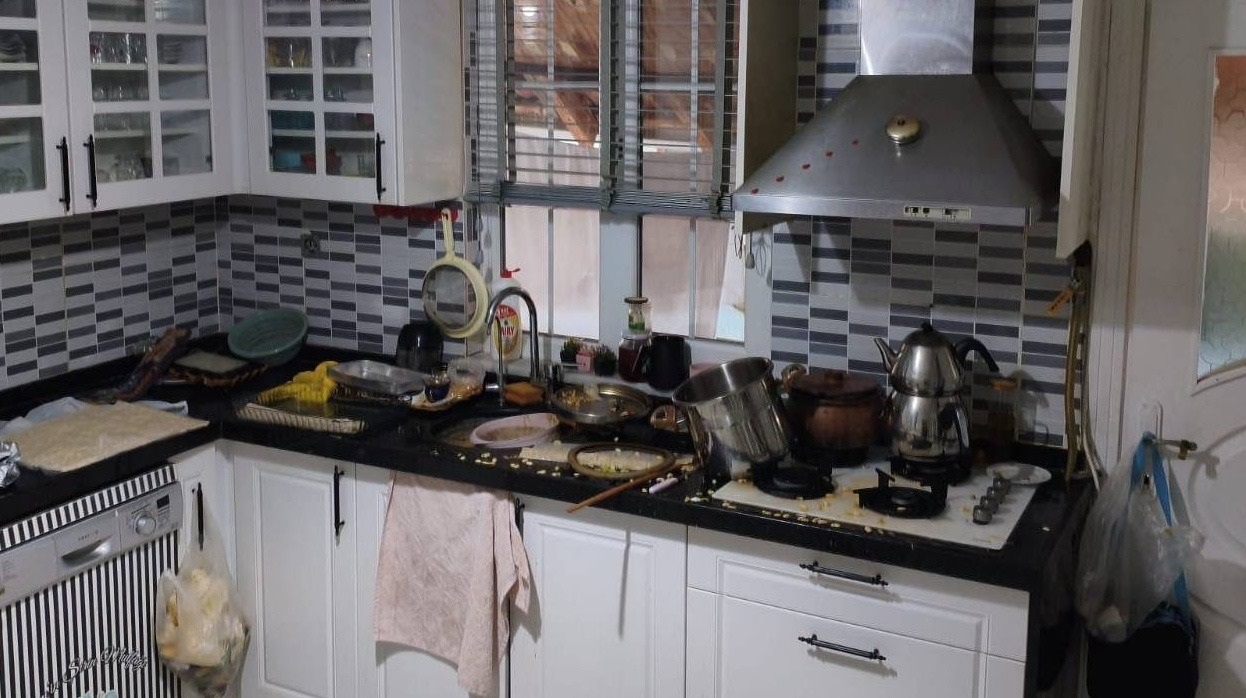 Bursa’nın İnegöl ilçesinde, mutfakta yemek yaparken düdüklü tencerenin basınç nedeniyle