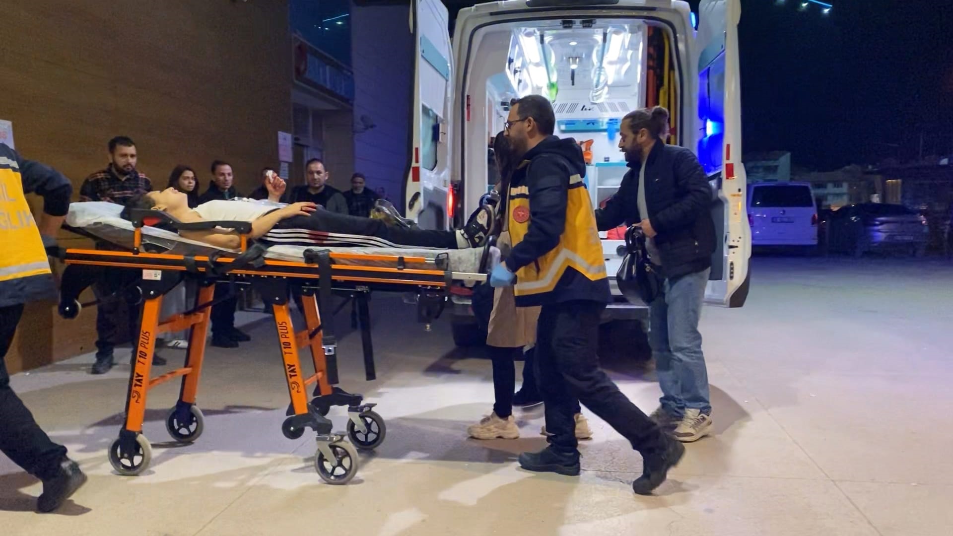 Bursa’nın İnegöl ilçesinde, aralarında husumet bulunan iki genç kız arasında