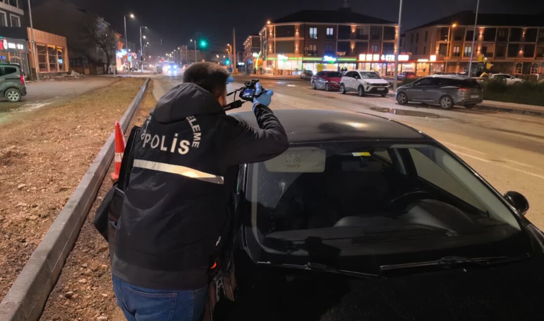 Bursa’nın İnegöl ilçesinde seyir halindeki bir otomobile yorgun mermi isabet