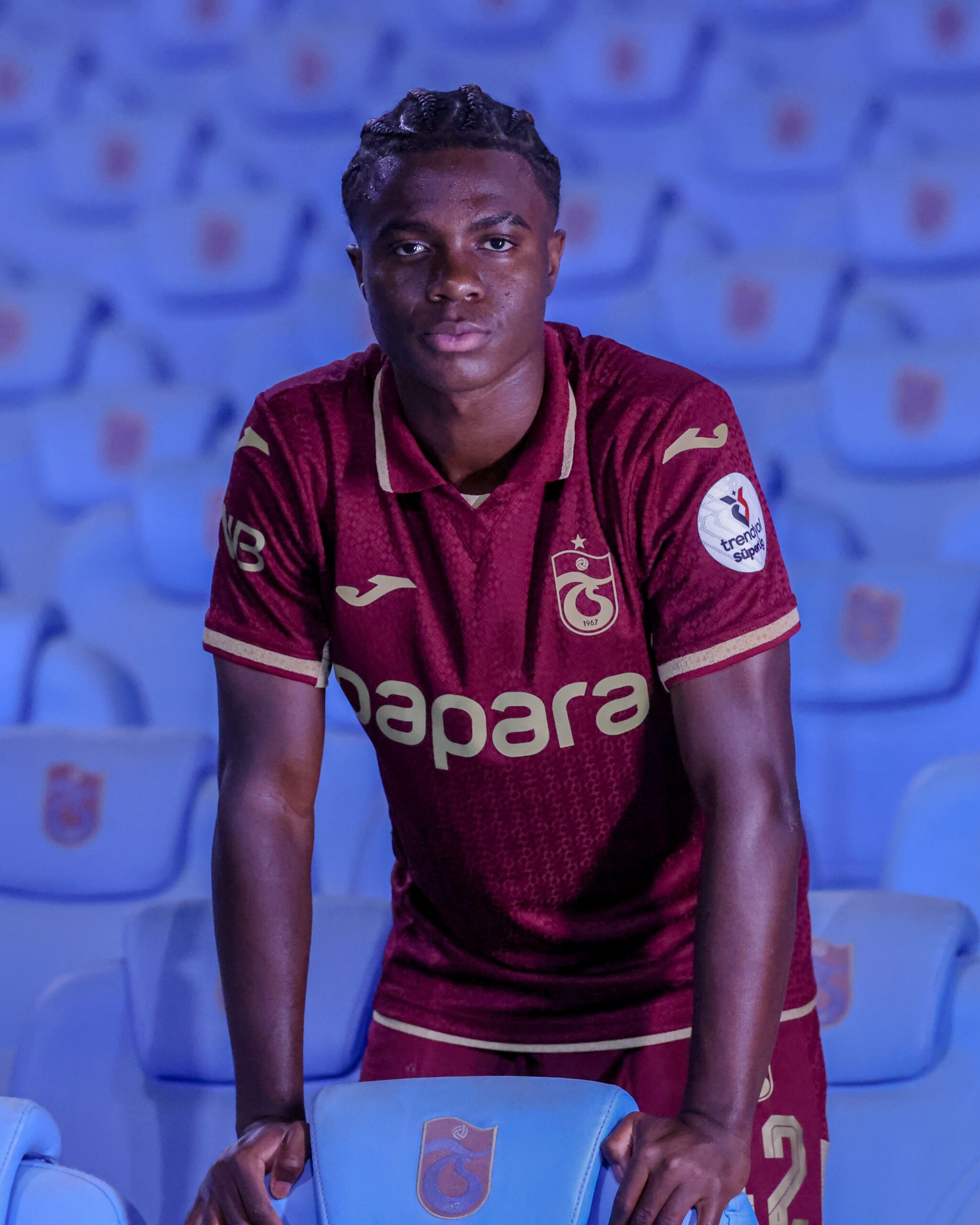 Trabzonspor’un Fildişi Sahilli orta saha oyuncusu Christ Oulai, bordo-mavili kulübün