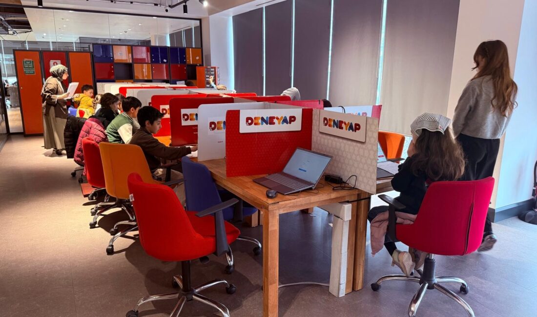 Türkiye’nin teknoloji alanındaki insan kaynağını erken yaşta keşfetmeyi hedefleyen DENEYAP