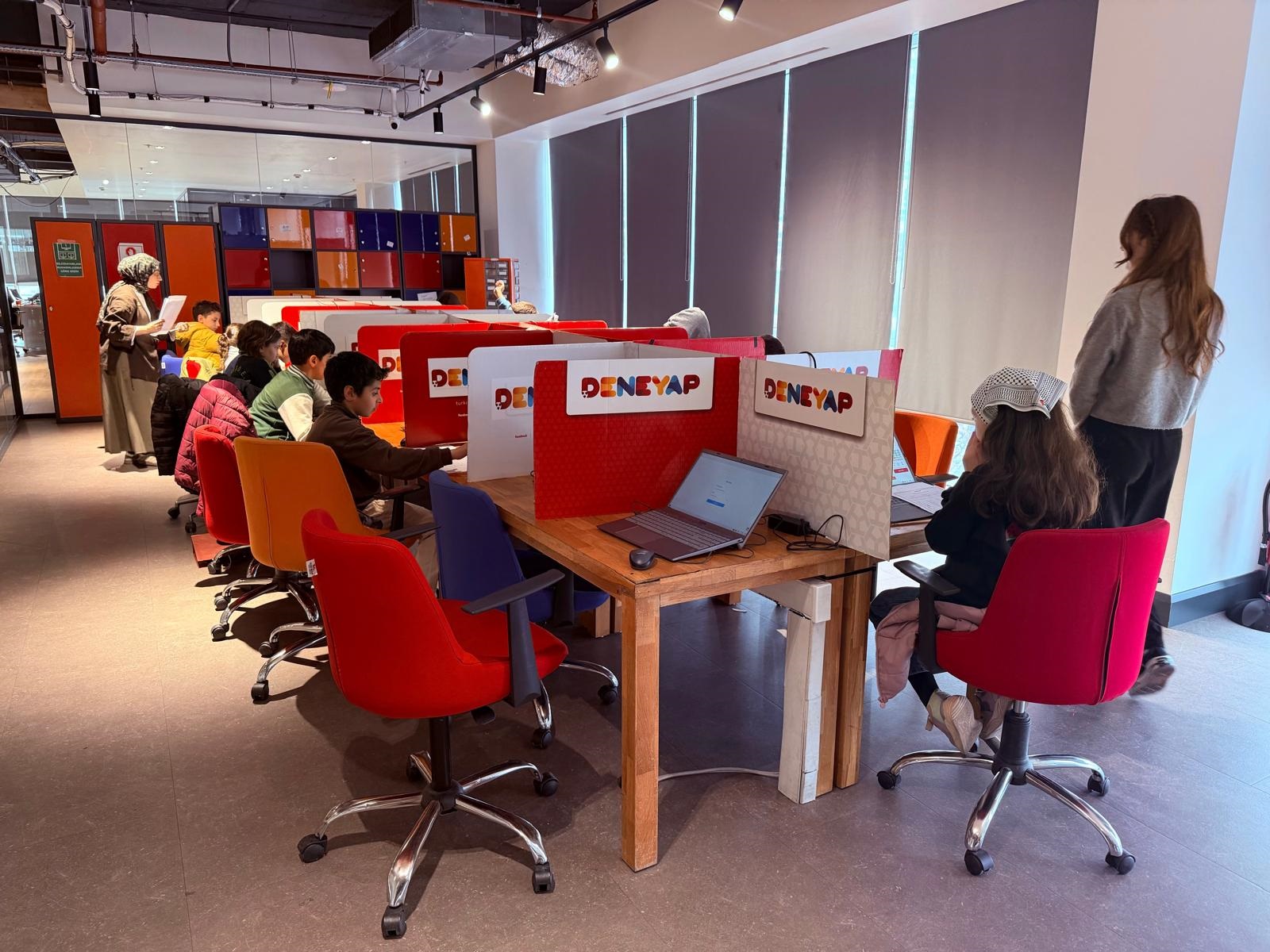 Türkiye’nin teknoloji alanındaki insan kaynağını erken yaşta keşfetmeyi hedefleyen DENEYAP