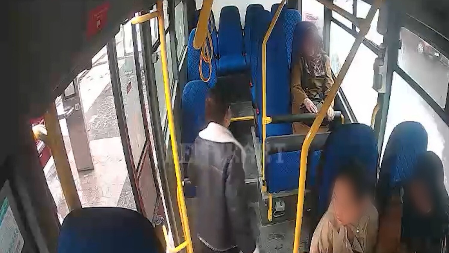 Düzce’de halk otobüsü şoförü Cemalettin Bozkurt, durakta beklediği sırada fenalaşan