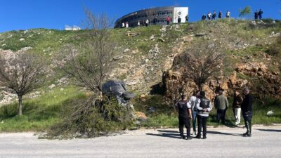 Kütahya’nın Tavşanlı ilçesinde, sürücüsünün el frenini çekmeyi unuttuğu otomobilin hareket