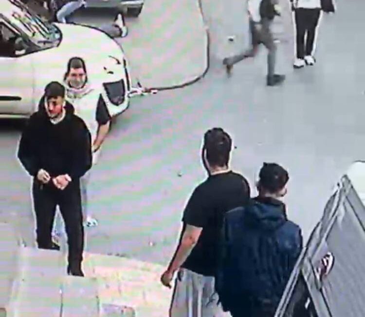 ESENLER’de hızlı araç kullandığı için kendisini uyaran gruba sinirlenip olay