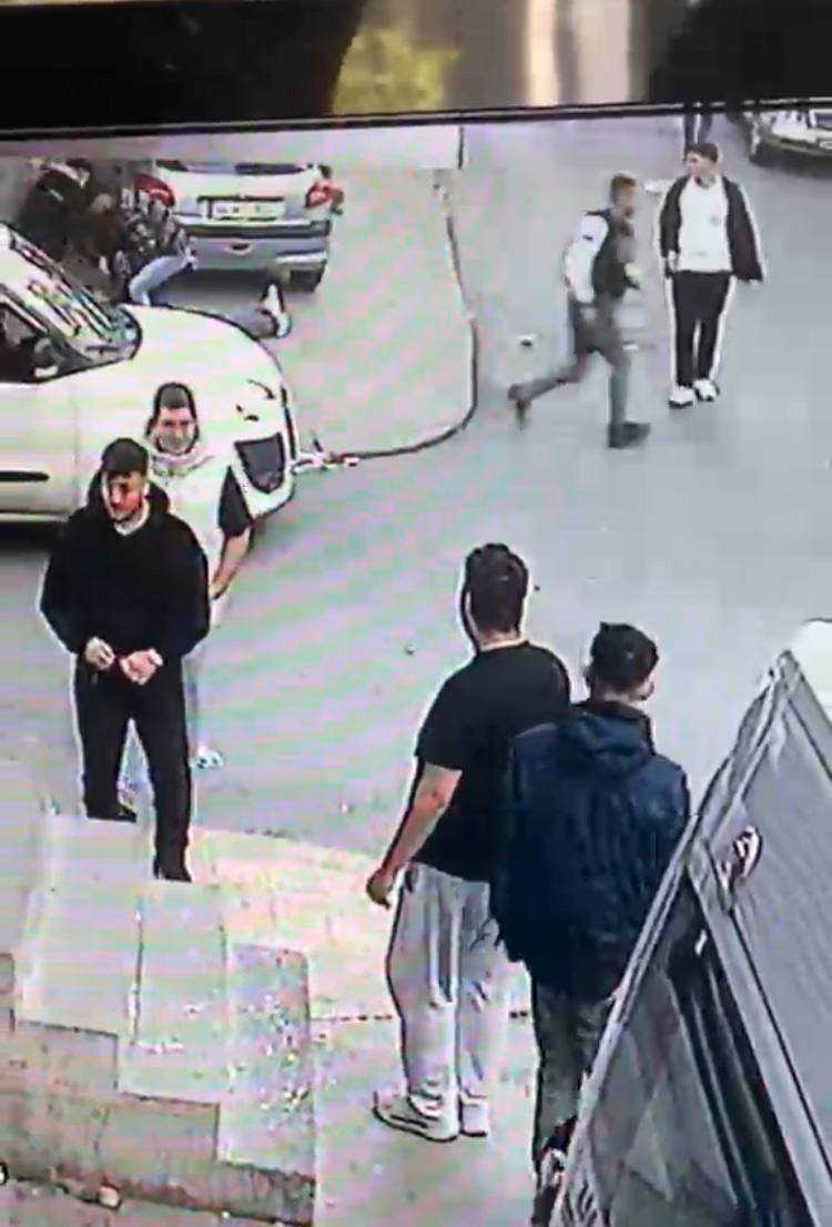 ESENLER’de hızlı araç kullandığı için kendisini uyaran gruba sinirlenip olay