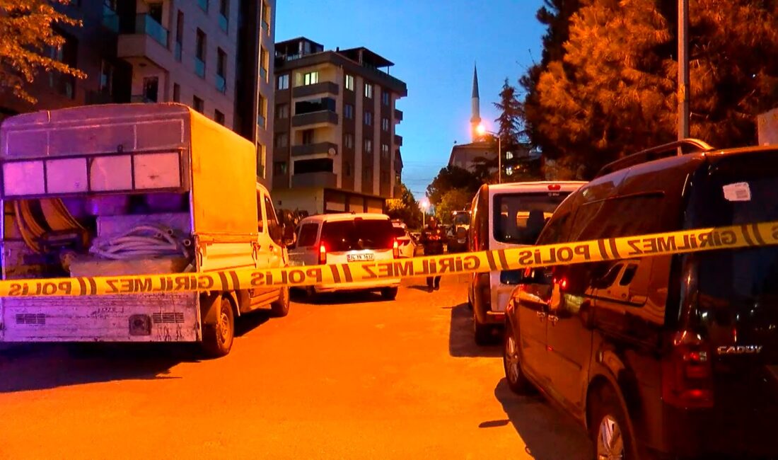 İstanbul Eyüpsultan’da İGDAŞ ekiplerinin yürüttüğü doğal gaz çalışması sırasında, yerin