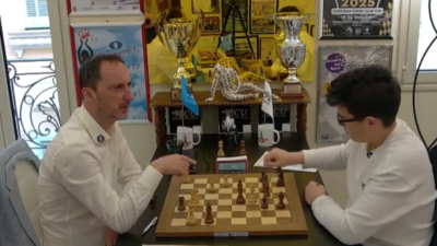 Milli satranç sporcumuz Yağız Kaan Erdoğmuş, “Nesillerin Çatışması” etkinliğinde eski