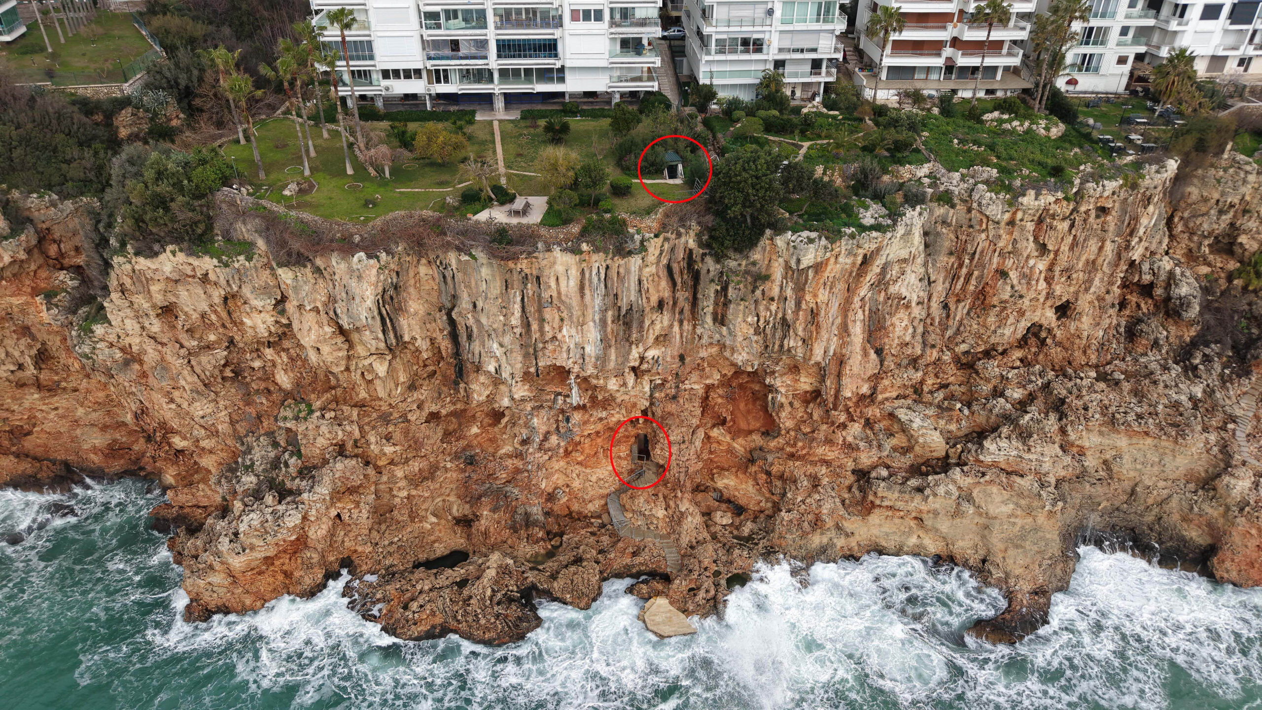 Antalya’da dünyada sadece ‘Tufa Kıyı Falezi’ özelliğiyle bilinen ve koruma