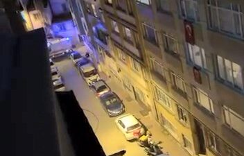 İstanbul Fatih’te rahatsızlanan bir vatandaş, ambulansın hatalı park edilen araçlar