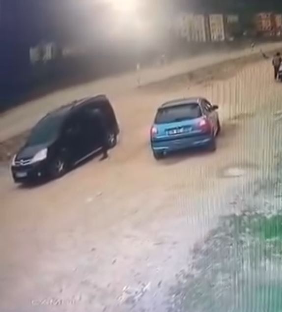 Merkeze bağlı Alınca köyünde Mehmet T. (41), aralarında husumet bulunan