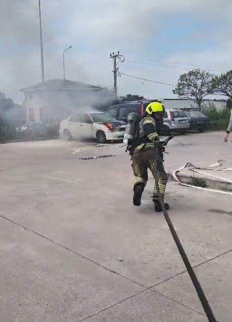 BURSA – Bursa’nın Karacabey ilçesinde, hastane otoparkında park halindeyken aniden