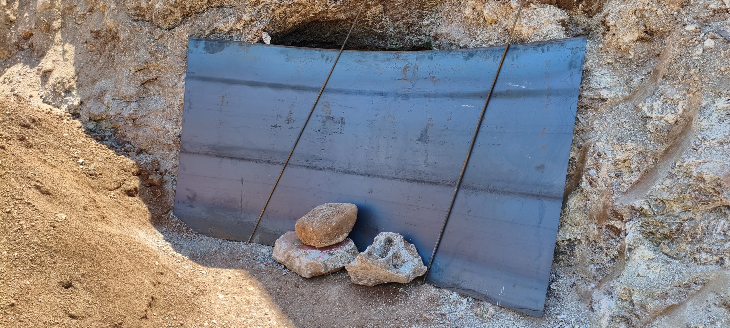Hatay’ın Kırıkhan ilçesinde belediye ekiplerinin yürüttüğü çalışma sırasında Roma dönemine