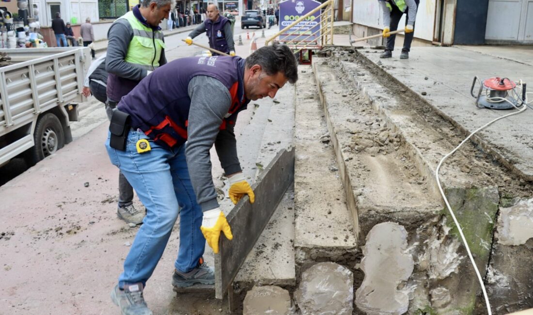 Yalova Belediyesi, şehir merkezinde bulunan Pazarpark’ta zamanla yıpranan ve kullanım