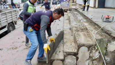 Yalova Belediyesi, şehir merkezinde bulunan Pazarpark’ta zamanla yıpranan ve kullanım