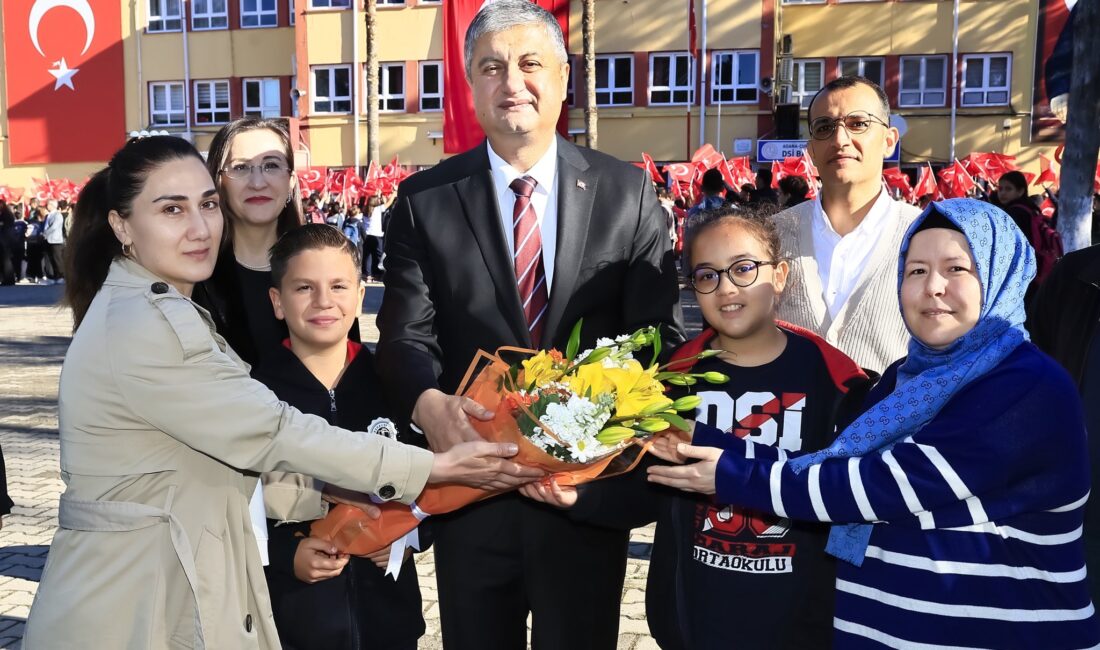 ADANA / TEKHA Adana Valisi Mustafa Yavuz, DSİ Baraj Ortaokulunda