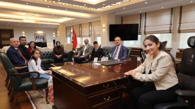 AĞRI / TEKHA Ağrı Valisi Önder Bozkurt, 23 Nisan Ulusal