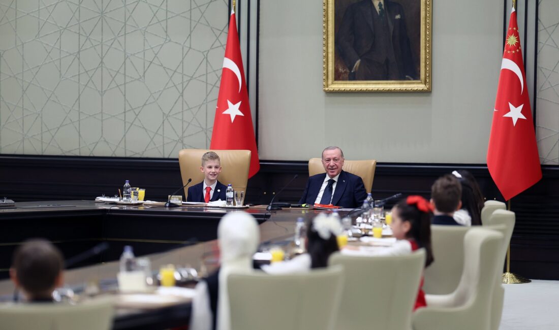 23 Nisan Kabulünde Cumhurbaşkanı Erdoğan ve Çocuklar Arasında Anlamlı Diyaloglar