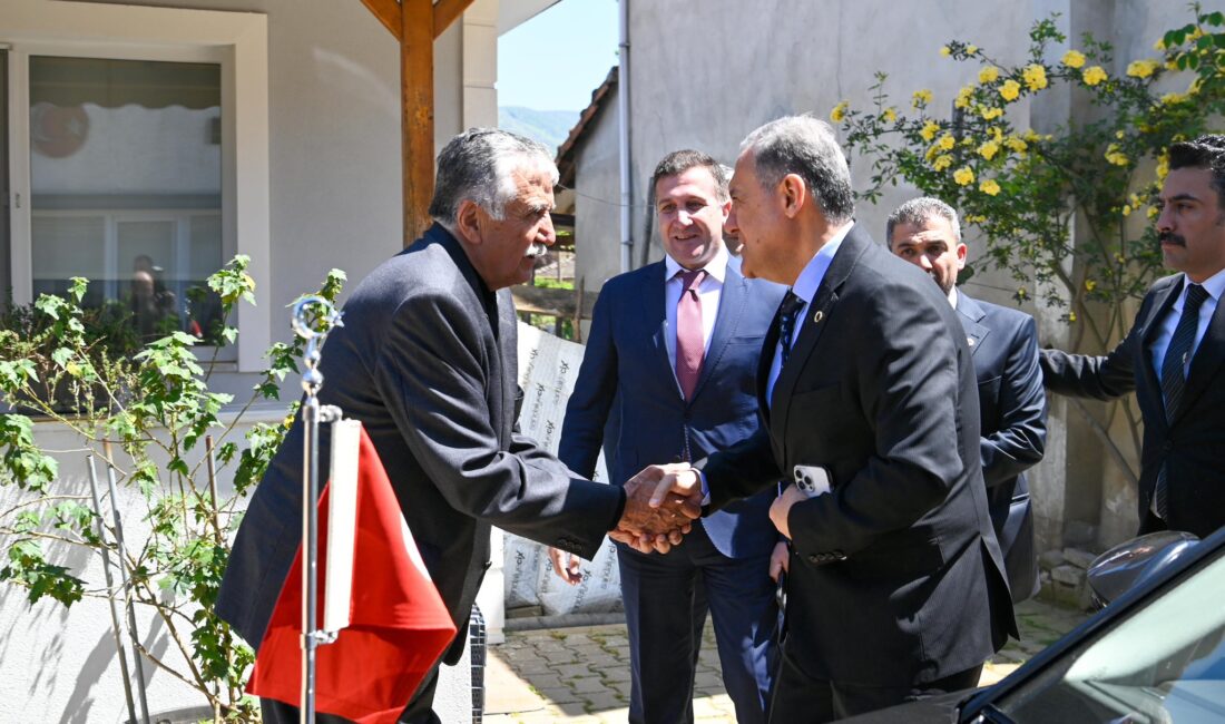 Vali Ahmet Hamdi Usta Şehit Ailesini Yalnız Bırakmadı Yalova Valisi