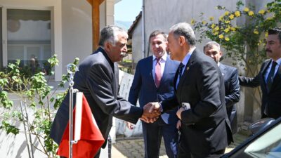 Vali Ahmet Hamdi Usta Şehit Ailesini Yalnız Bırakmadı Yalova Valisi