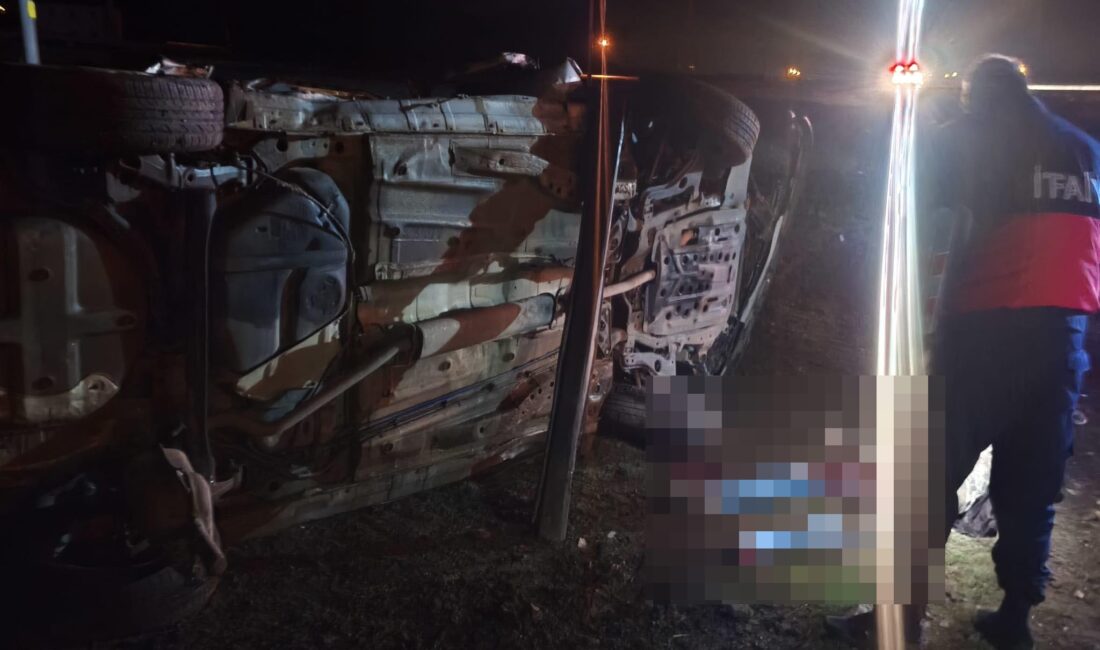 Iğdır-Doğubayazıt karayolunda kontrolden çıkarak şarampole devrilen otomobilin sürücüsü Mehmet Salih