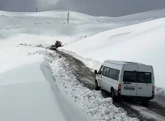 Van’da etkili olan yoğun tipi ve çığ riski nedeniyle ulaşıma