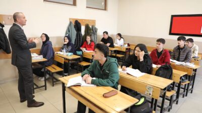 Ağrı İl Milli Eğitim Müdürü Hasan Kökrek, il merkezindeki liseleri