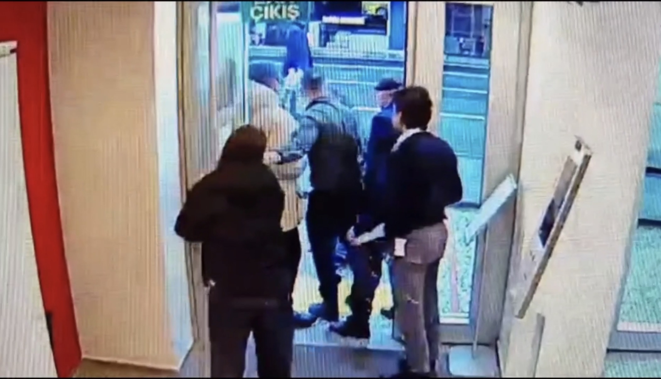 Beşiktaş’ta, karşılıksız aşk beslediği banka çalışanı nedeniyle işten çıkarılan eski