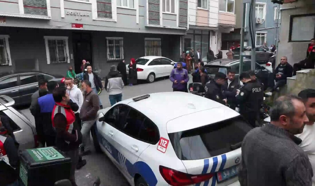 İstanbul Sarıyer’de etkili olan sağanak yağışın ardından meydana gelen toprak