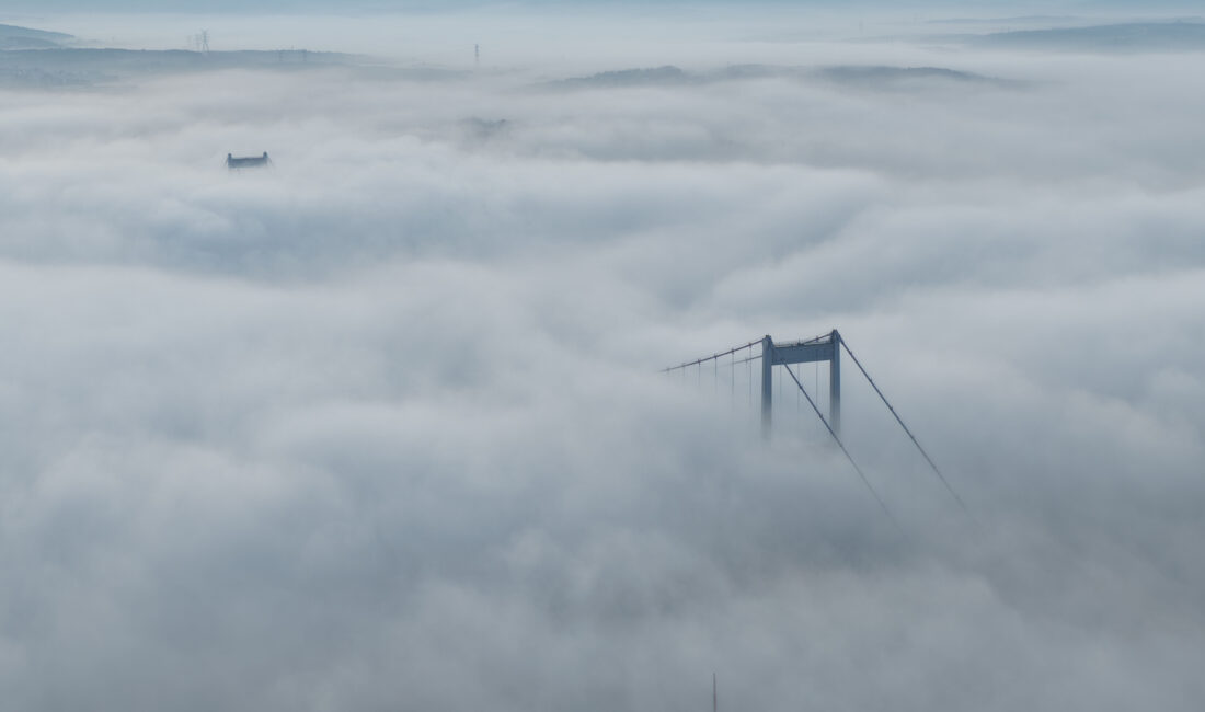 İstanbul’da sabahın erken saatlerinden itibaren etkili olan yoğun sis, hayatı