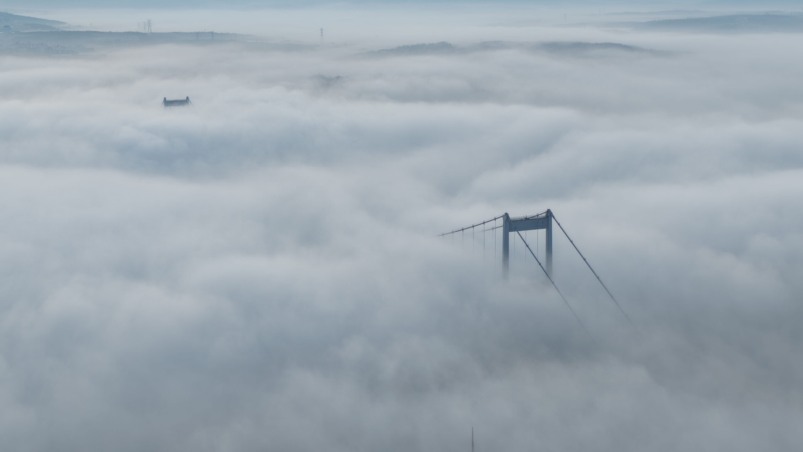 İstanbul’da sabahın erken saatlerinden itibaren etkili olan yoğun sis, hayatı